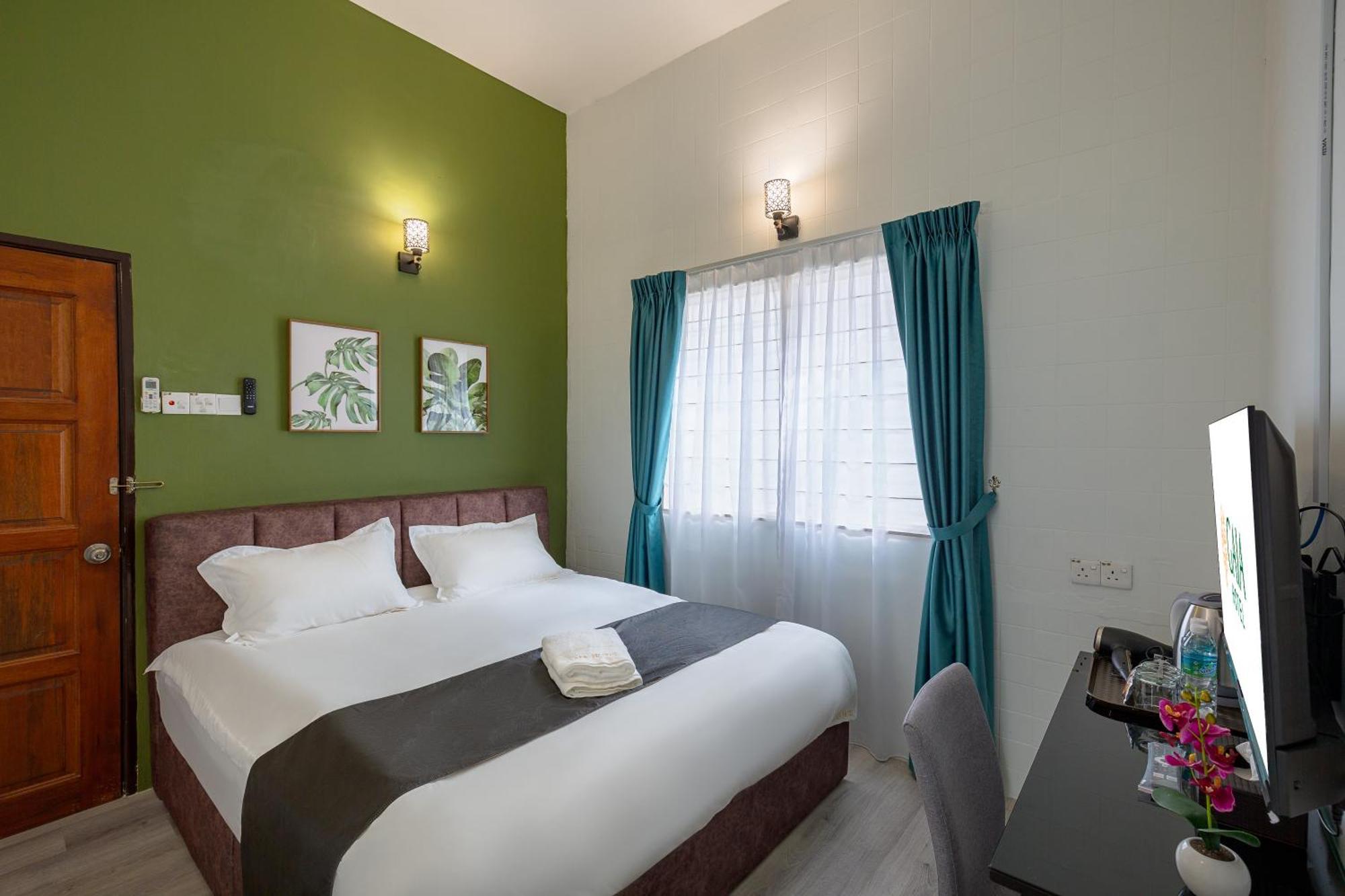 Gaia Hotel Tanjung Bungah  Buitenkant foto